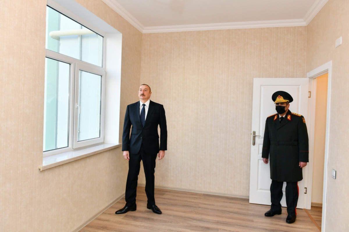 Президент Азербайджана ознакомился с жилищными комплексами, предназначенными для военнослужащих-ФОТО 