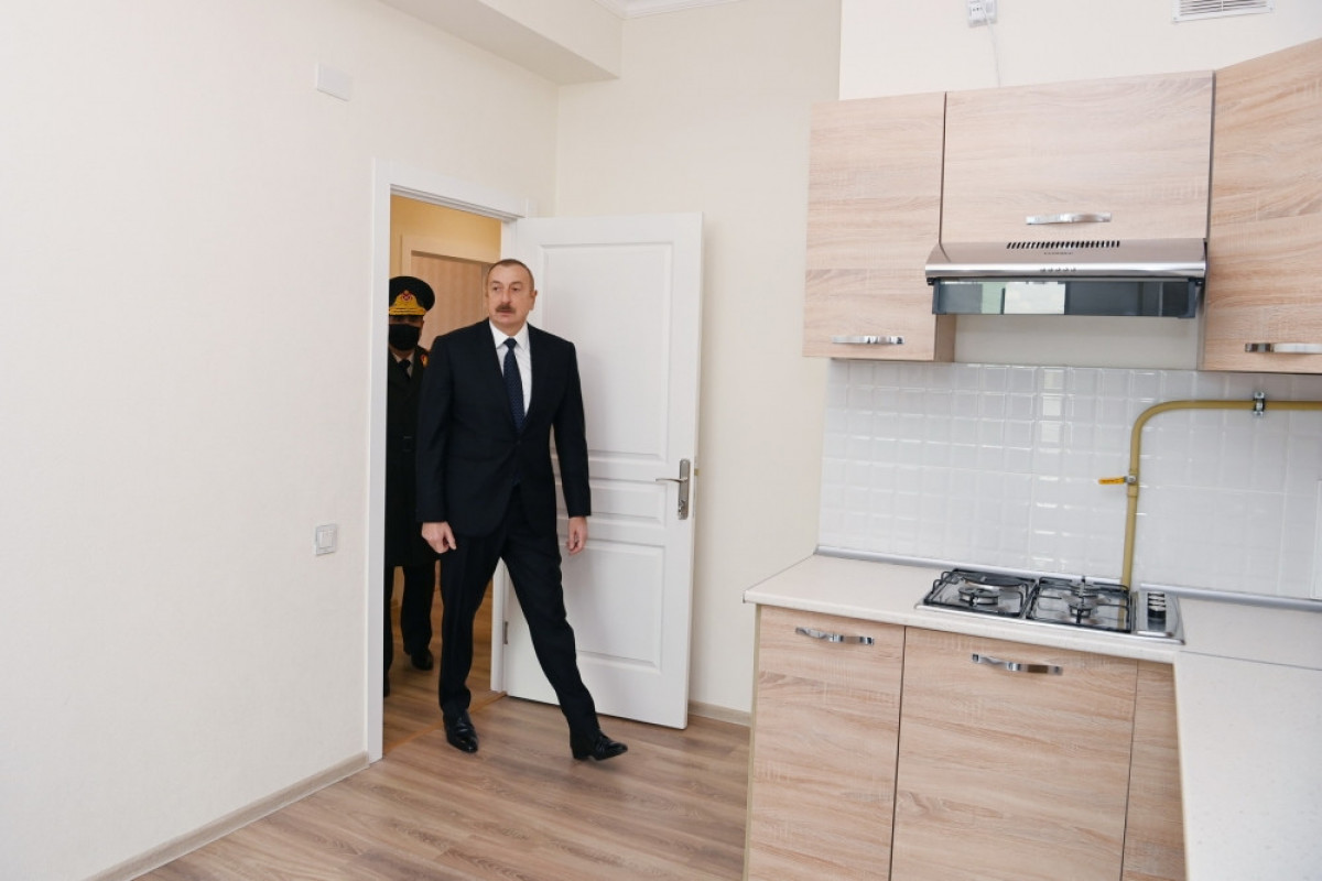 Президент Азербайджана ознакомился с жилищными комплексами, предназначенными для военнослужащих-ФОТО 
