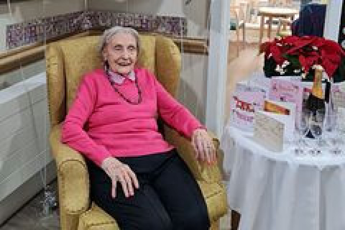 101-летняя британка посоветовала меньше ворчать и легко относиться к жизни
