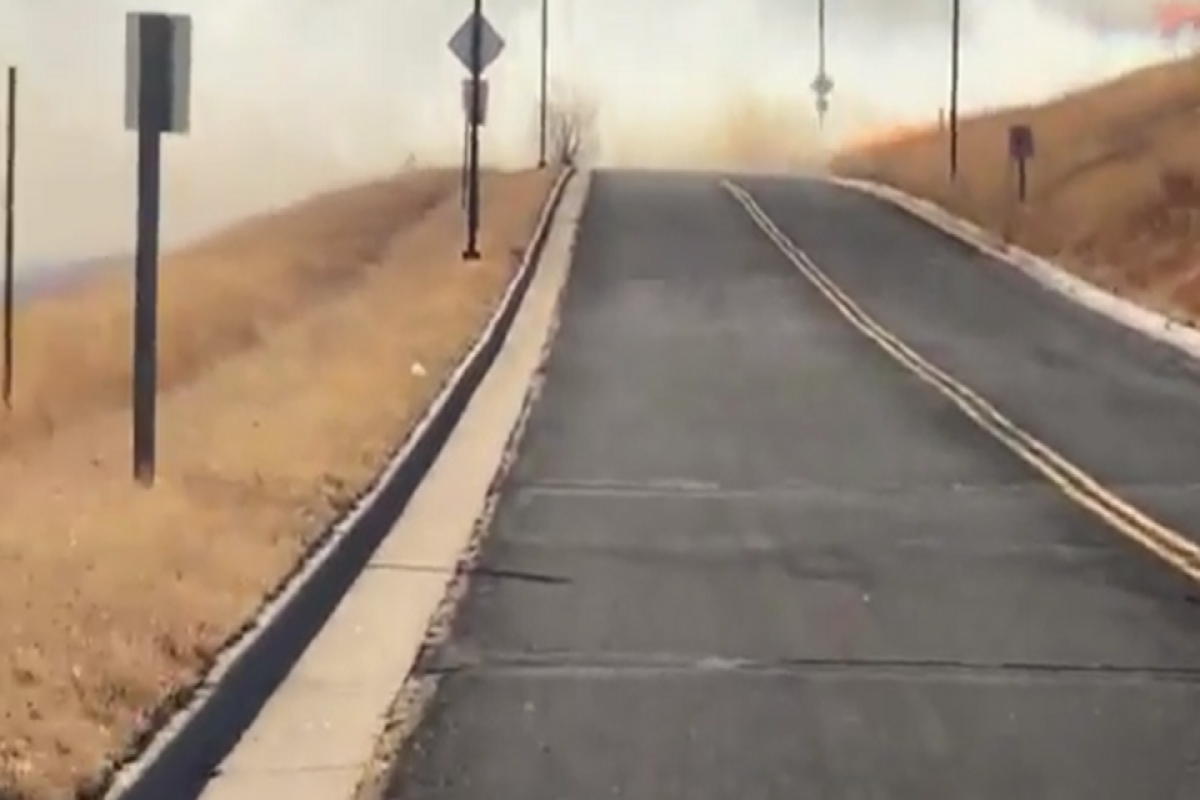 Свыше 30 тысяч человек эвакуируют из-за лесных пожаров в Колорадо
-ВИДЕО 