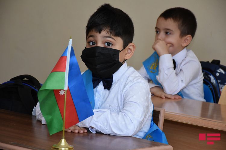 В Азербайджане с сегодняшнего дня возобновляется очное обучение в школах 