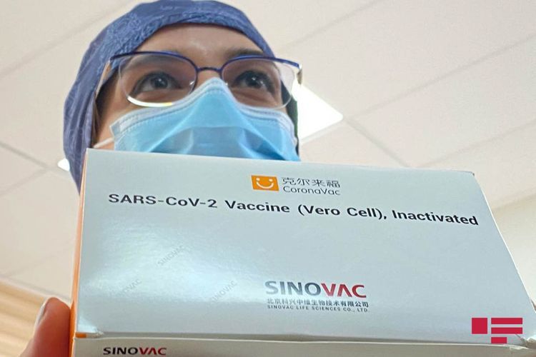 В Азербайджане 70% работников здравоохранения прошли вакцинацию
