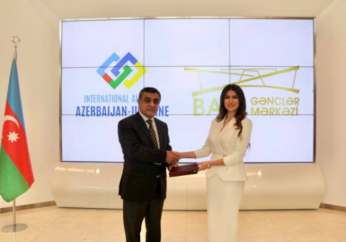 Международный альянс Азербайджан-Украина наградил директора Бакинского Молодежного центра