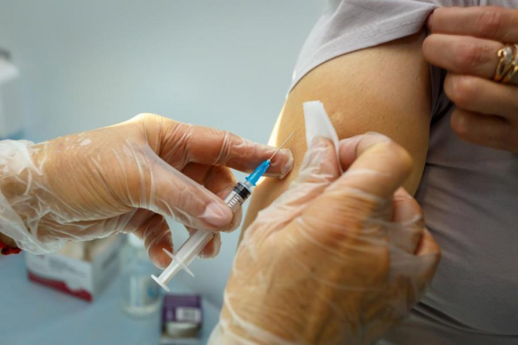  В Азербайджане от коронавируса вакцинированы 65 тыс человек