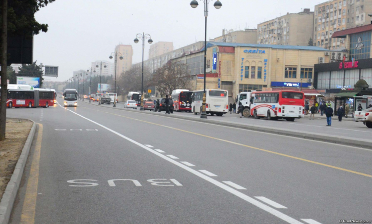 ГУДП: Водители, заехавшие на автобусные полосы в Баку, будут наказаны