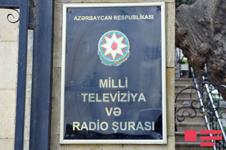 В Азербайджане объявлен конкурс на открытие радиоканала в Карабахе