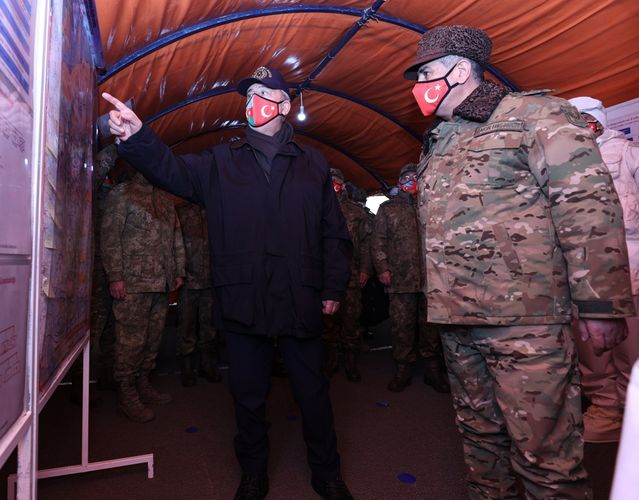 Министры обороны Турции и Азербайджана наблюдали за учениями в Карсе - ФОТО
