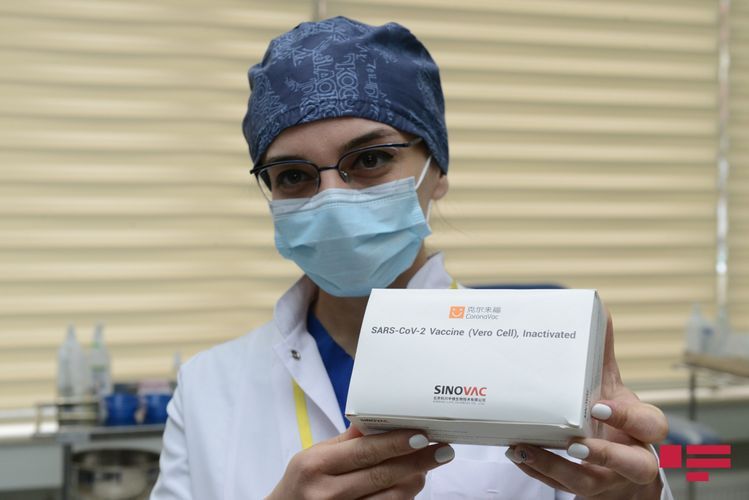 15 февраля работники здравоохранения Азербайджана получат вторую дозу вакцины