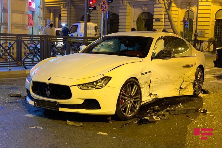 В Баку столкнулись 5 автомобилей, есть пострадавшие - ФОТО