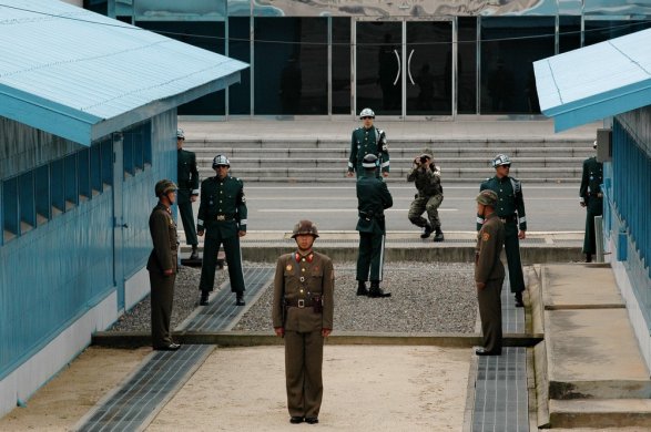 Мужчина сбежал из Северной Кореи в Южную необычным способом