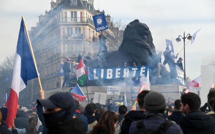 В Париже произошли столкновения между участниками ультраправого и левого движений