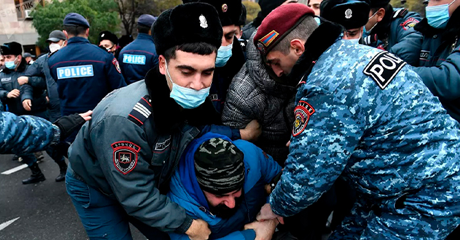 В Ереване начались задержания участников акции протеста против Пашиняна