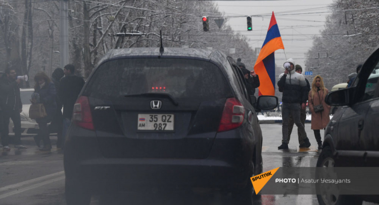 На митинге оппозиции в Ереване задержаны 57 человек 
