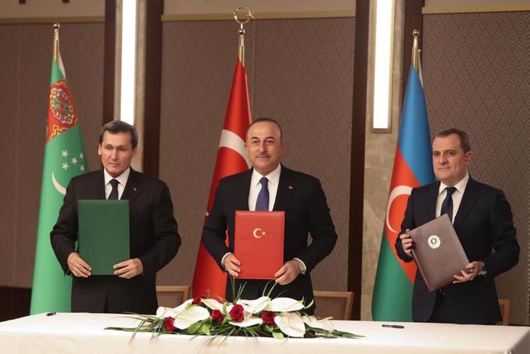 Главы МИД Турции, Азербайджана и Туркменистана приняли совместное заявление