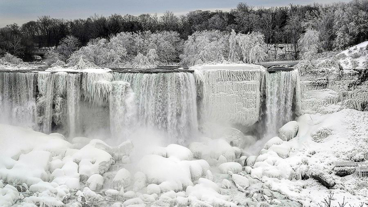 Ниагарский водопад заледенел из-за аномальных морозов 