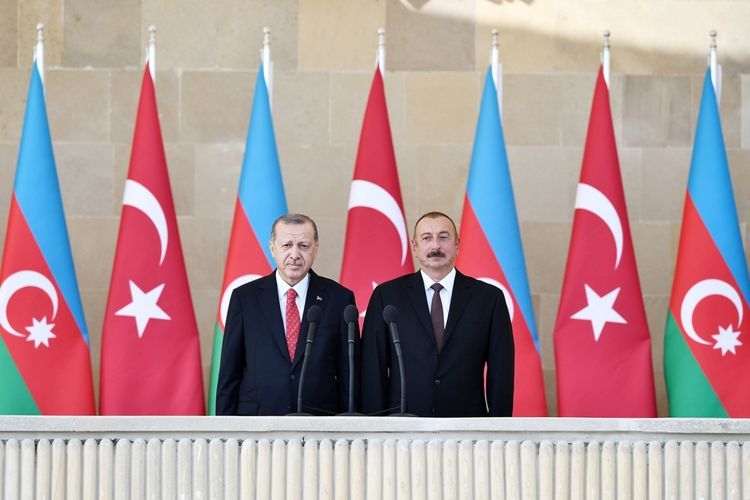 Президент Ильхам Алиев позвонил Эрдогану