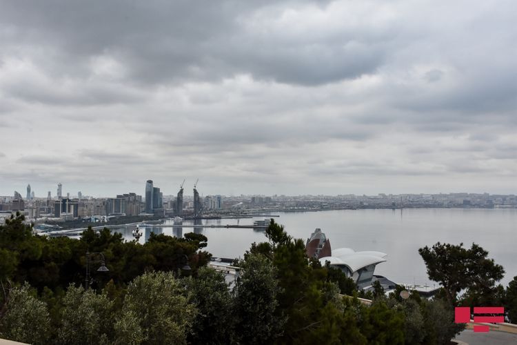 В воскресенье в Баку переменная облачность и без осадков