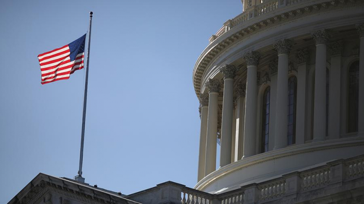 В конгрессе США произошел скандал из-за женской формы слова «аминь»