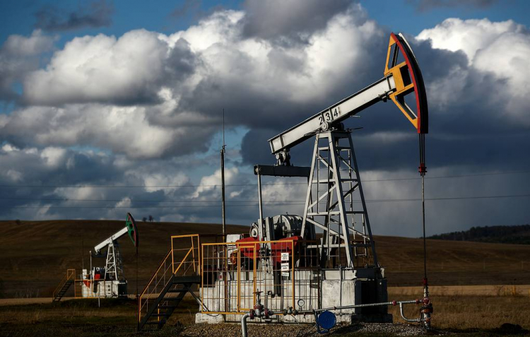 Стоимость нефти марки Brent поднялась выше $54 впервые с 26 февраля