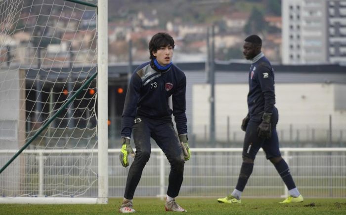 Азербайджанский вратарь поможет одному из старейших клубов Франции
