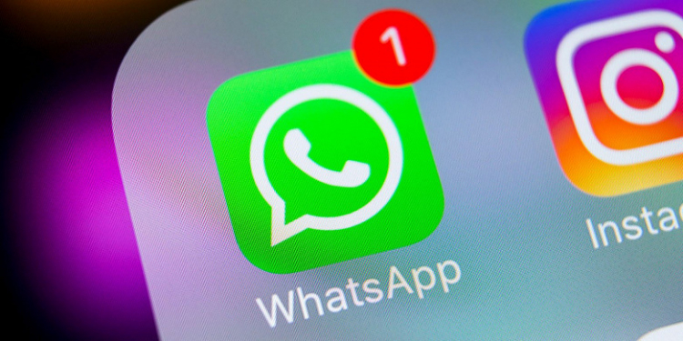 Пользователей WhatsApp обязали делиться информацией с Facebook
