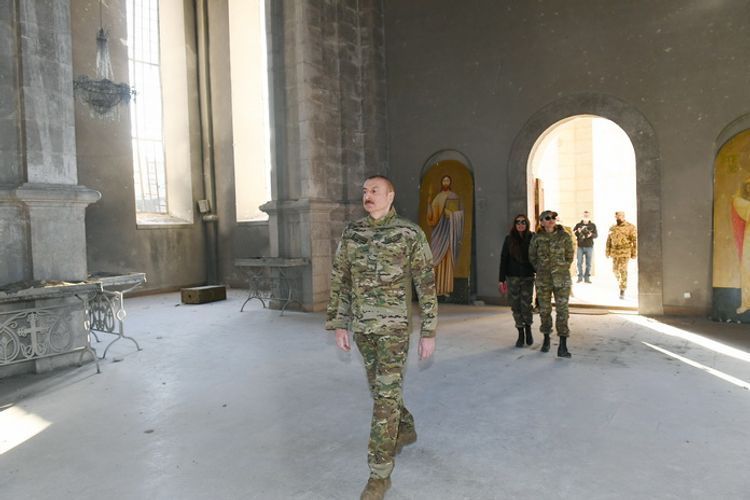 Ильхам Алиев посетил церковь Газанчы в Шуше