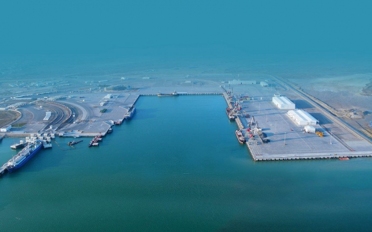 Грузооборот Бакинского порта вырос на 20%
