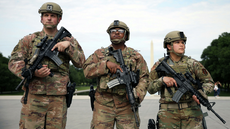 В Вашингтон прибыли 15 тысяч бойцов национальной гвардии перед инаугурацией Байдена
