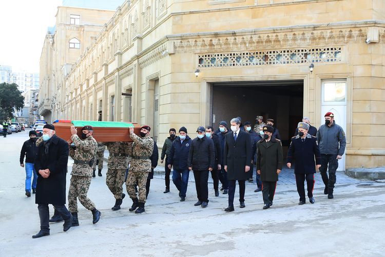 Вилаят Эйвазов принял участие в церемонии прощания с погибшим сержантом
