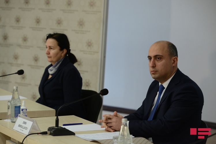 Эмин Амруллаев сделал заявление о вакцинации учителей 