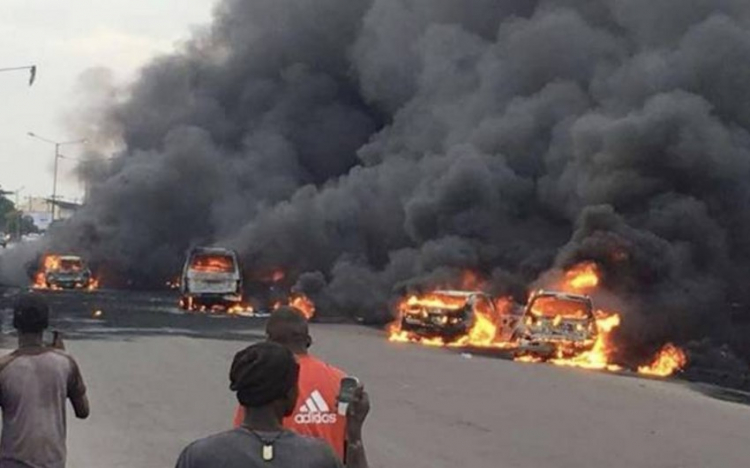 При взрыве машины с газом в Нигерии погибли 30 человек