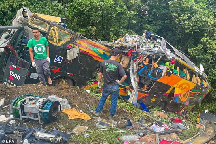 21 человек погиб в ДТП с автобусом в Бразилии