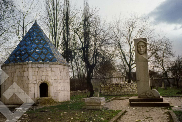 Армянские вандалы разрушили мавзолей наследницы карабахского хана - ФОТОФАКТ