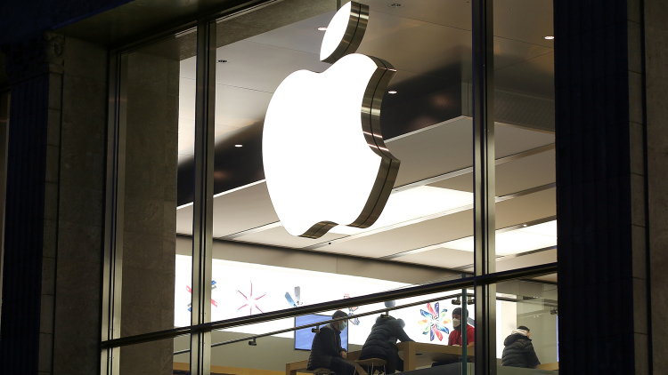 Apple впервый заработала более $100 млрд за квартал