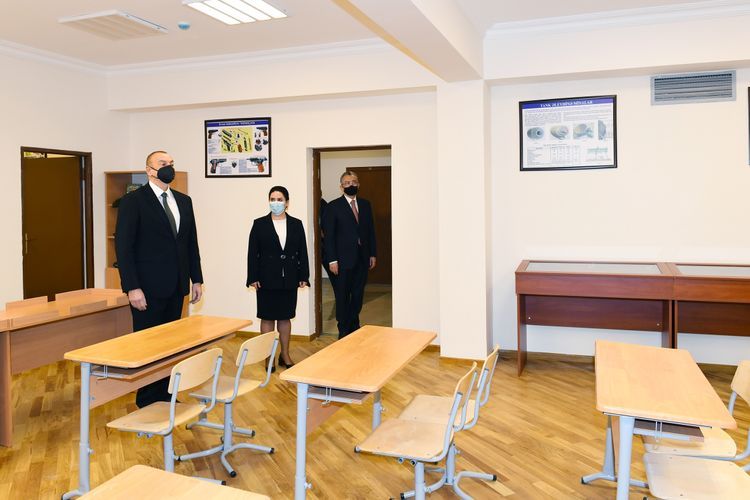 Ильхам Алиев ознакомился с условиями, созданными в двух новых школах - ФОТО