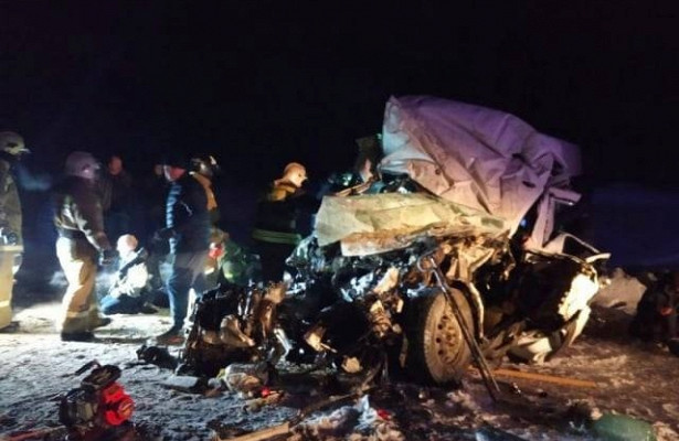 В России в ДТП с микроавтобусом погибли 11 человек - ВИДЕО
