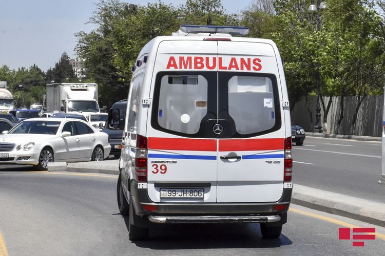 В Баку столкнулись автобус и грузовик, есть пострадавшие