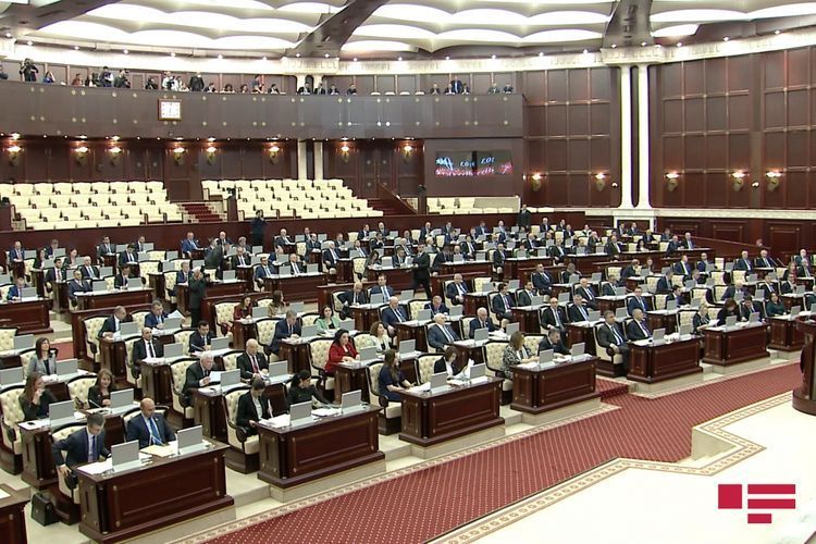 Кабмин Азербайджана отчитается в парламенте