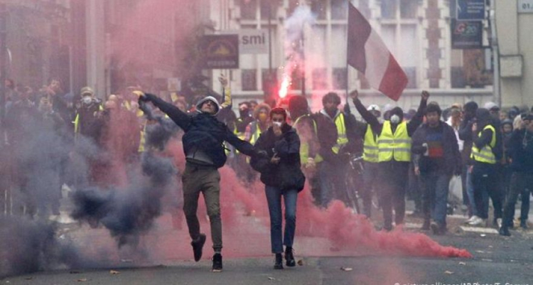 В протестных акциях во Франции приняли участие более 32 тысяч человек