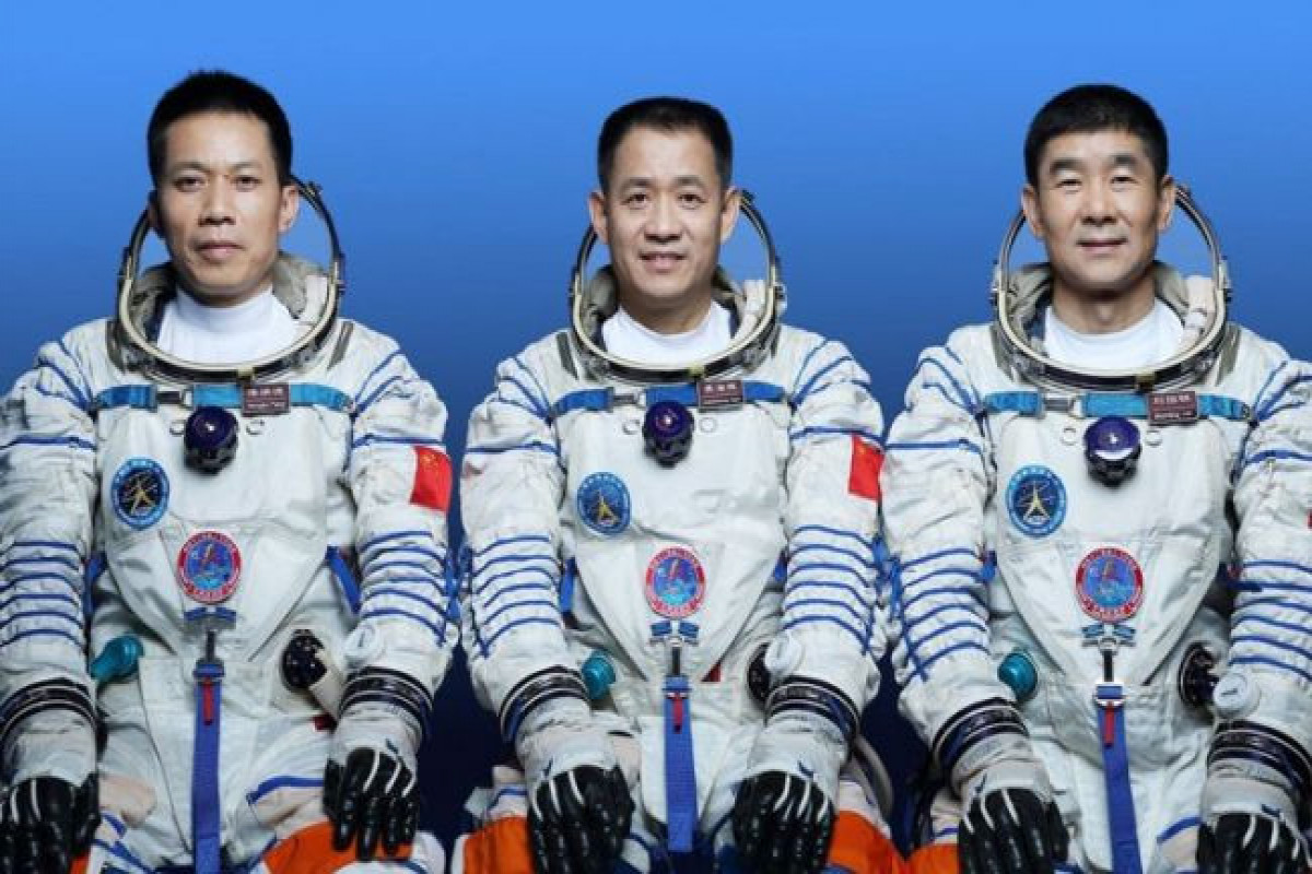 Китайские космонавты впервые за 13 лет вышли в открытый космос