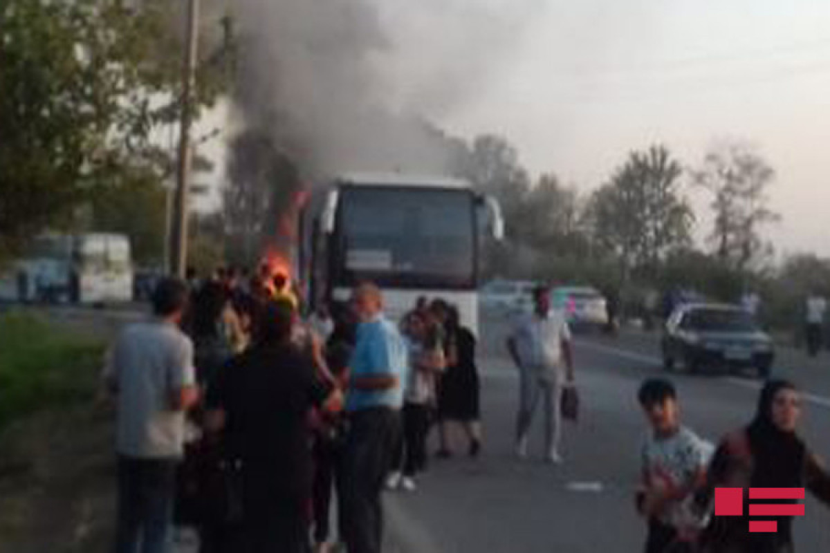 Загорелся пассажирский автобус, следовавший по маршруту Баку-Мингячевир-ФОТО 
