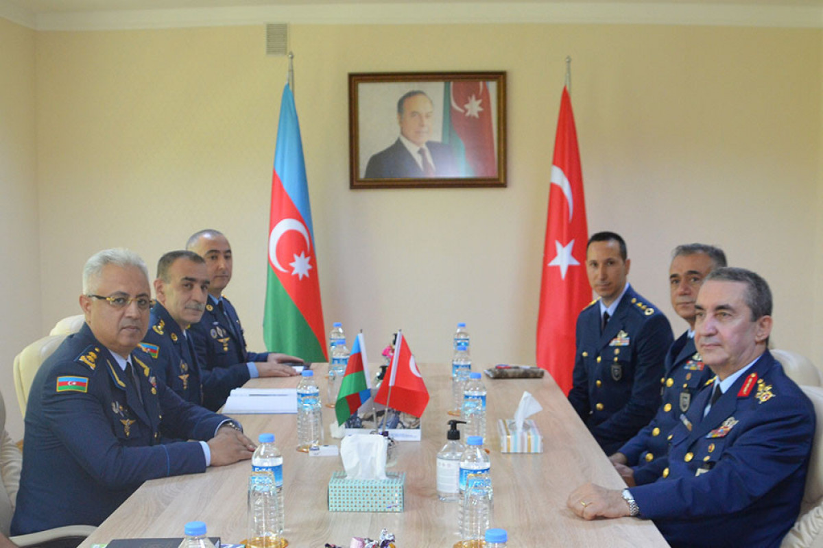 Обсуждены вопросы расширения связей между ВВС Азербайджана и Турции