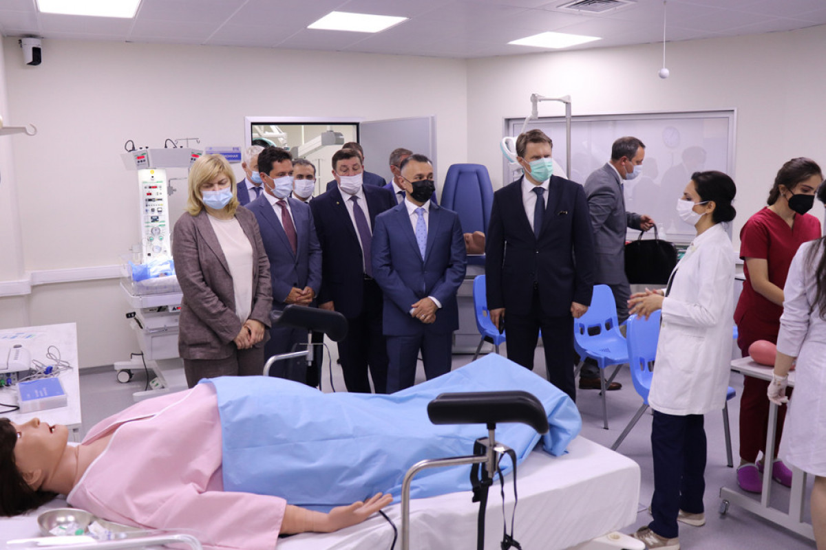Министр здравоохранения РФ посетил Учебно-симуляционный центр в Баку
-ФОТО 