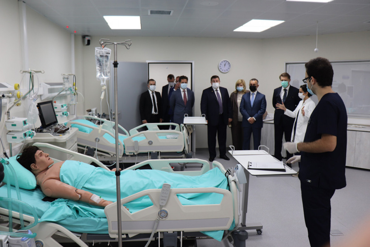 Министр здравоохранения РФ посетил Учебно-симуляционный центр в Баку
-ФОТО 