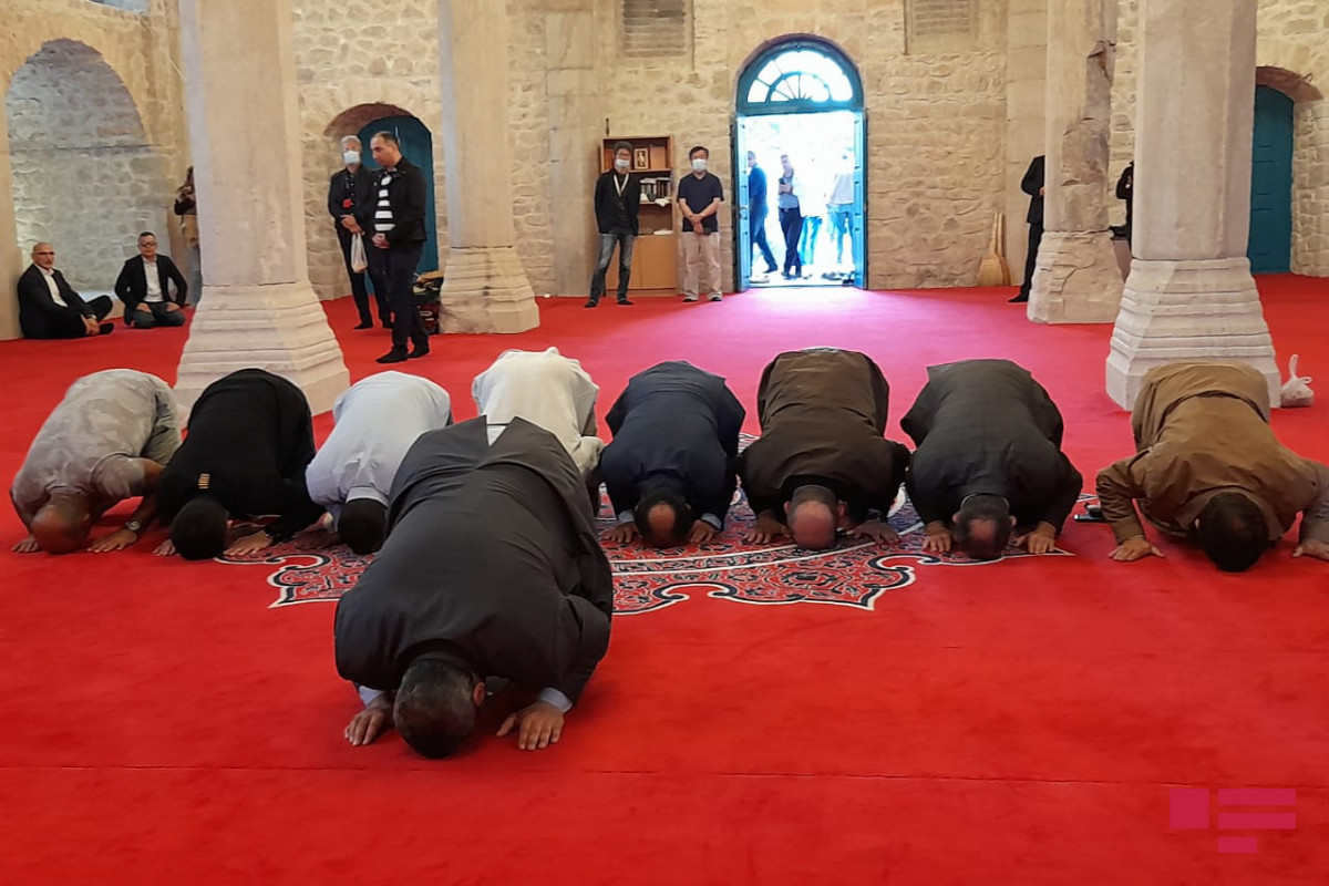 Дипломаты ряда мусульманских стран совершили намаз в мечети Юхары Говхар Ага-ФОТО 