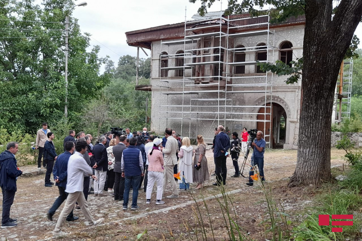 Иностранные дипломаты посетили усадебный комплекс Мехмандаровых в Шуше-ФОТО 