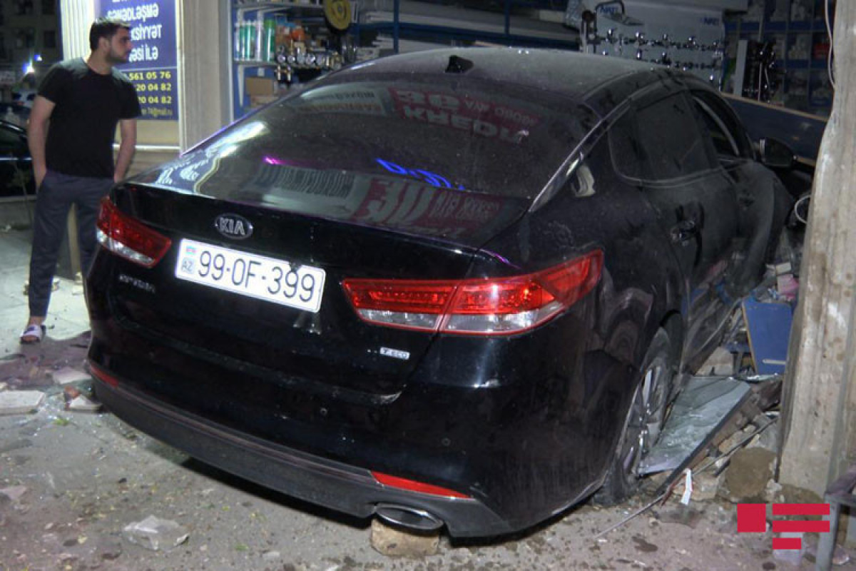 В Баку автомобиль въехал в магазин стройматериалов-ФОТО -ВИДЕО 