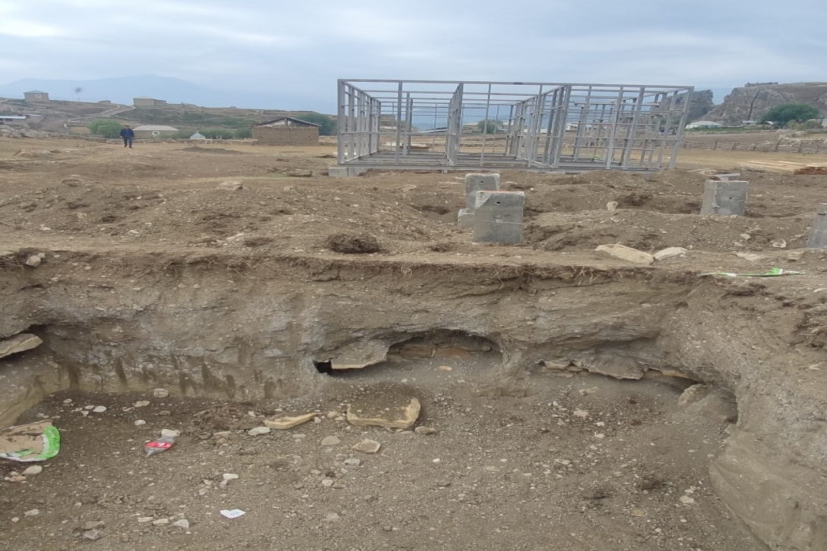 В ходе строительства школы в Губе обнаружены древние могилы-ФОТО 