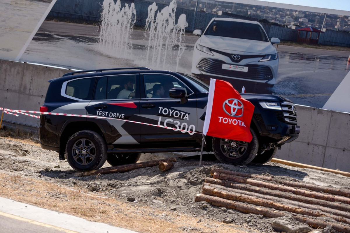 Toyota представила в Азербайджане новую модель-ФОТО 