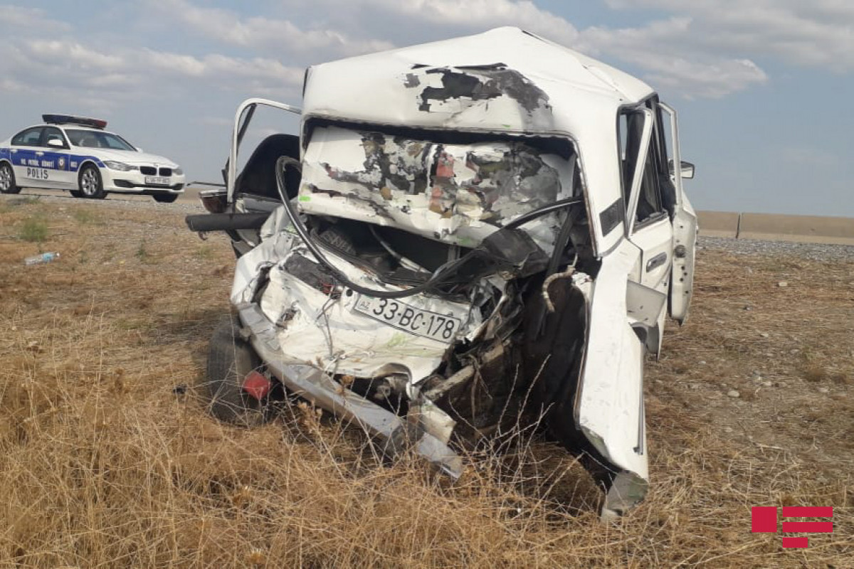 В Саатлы водитель ВАЗ погиб при столкновении с грузовым автомобилем